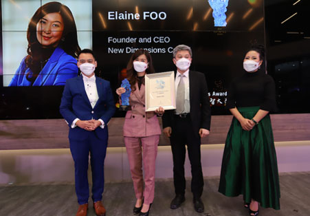 From left to right: Guest of Honour Mr. Don Wee, Member of Parliament of Singapore; Ms Elaine Foo; Dr. Michael GOUTAMA, Chairman of Indonesian Chamber of Commerce and Industry, Singapore Committee; Ms. Annie Song, Editor-in-Chief of Fortune Times